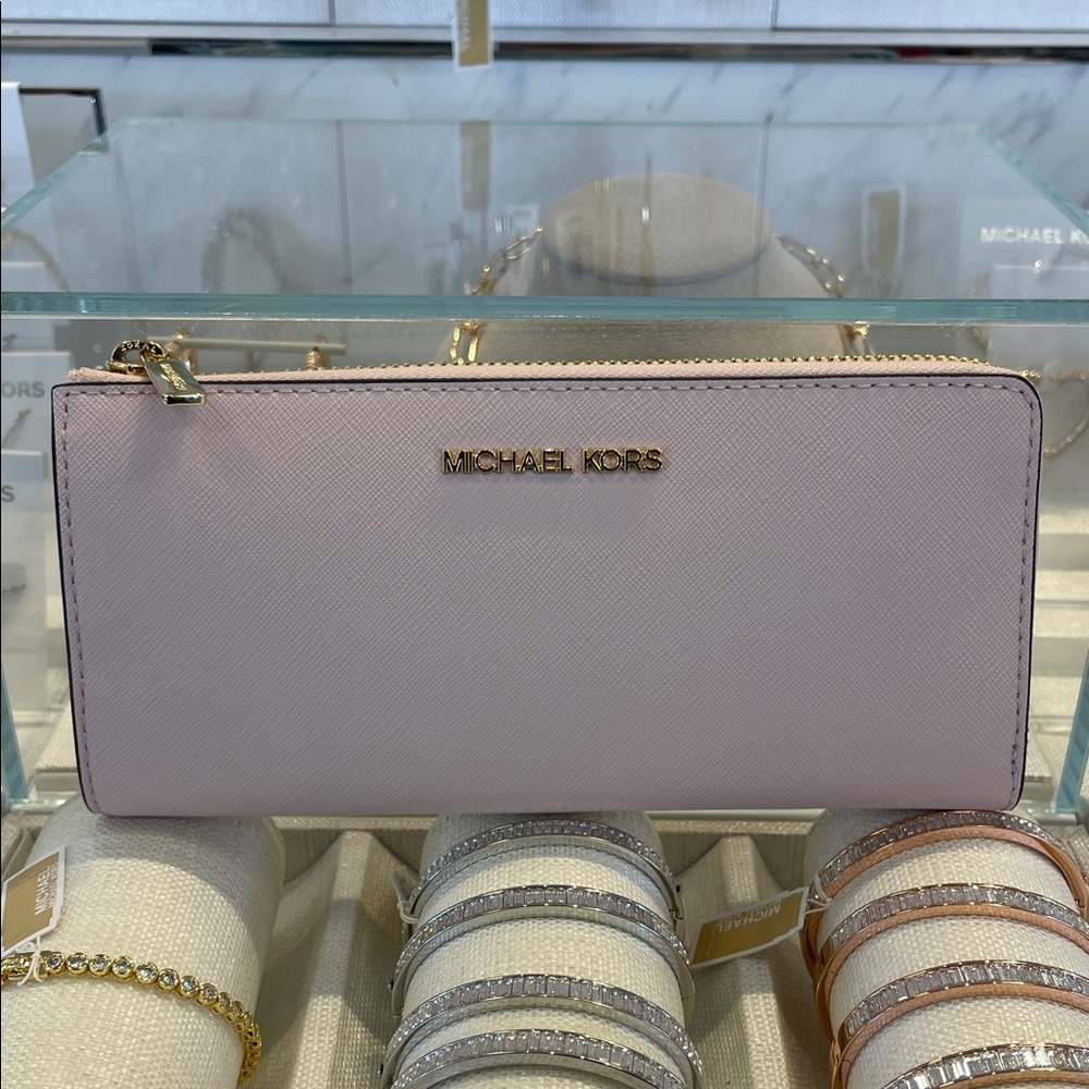 MICHAEL KORS Jet Set Travel Lg Saffiano Leather Quarter-Zip Wallet
Powder Blush